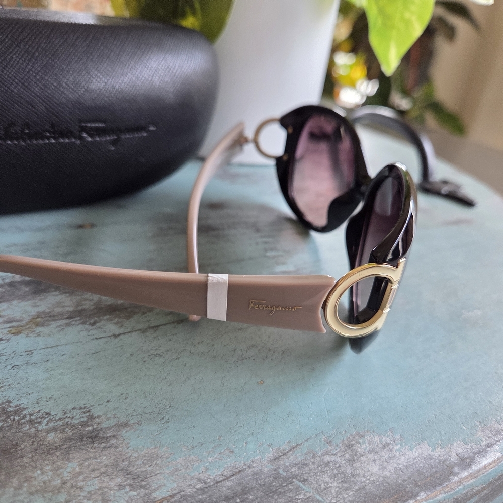 Salvatore Ferragamo Gradient Oval Sunglasses New $275  Black/Taupe - Picture 3 of 12
